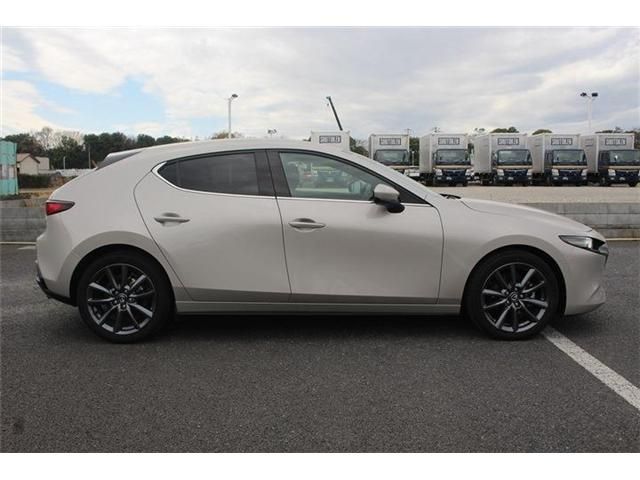 MAZDA3 FASTBACK