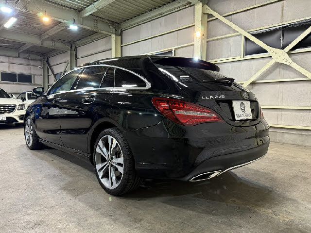 MERCEDES BENZ CLA Shooting Brake