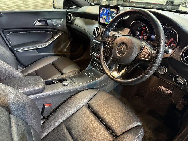MERCEDES BENZ CLA Shooting Brake
