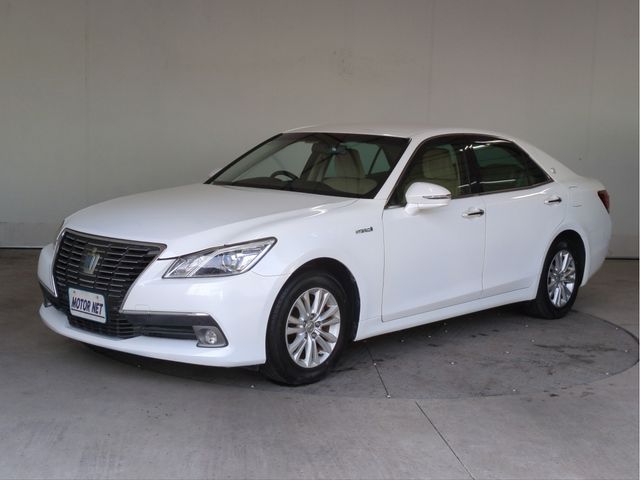 CROWN sedan