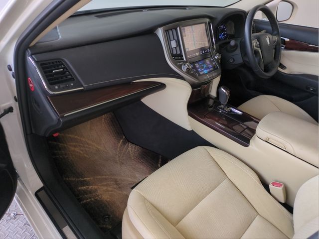 CROWN sedan