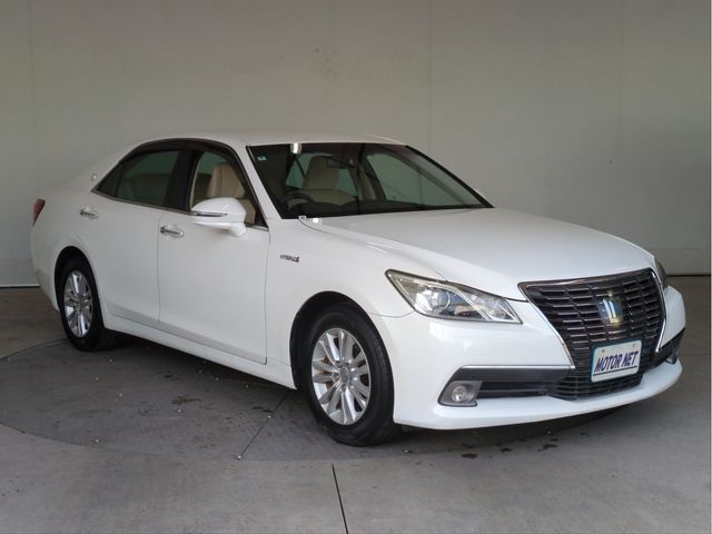 CROWN sedan