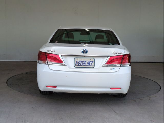 CROWN sedan