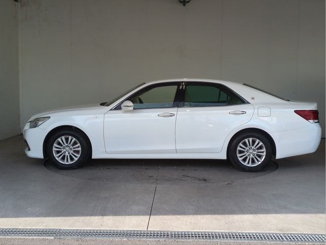 CROWN sedan