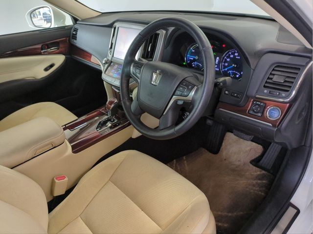 CROWN sedan