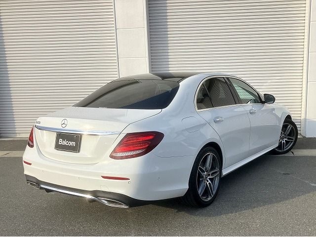 MERCEDES BENZ E class sedan