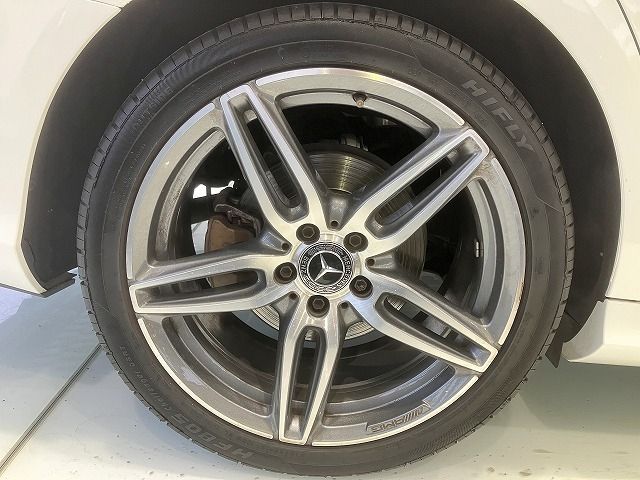 MERCEDES BENZ E class sedan