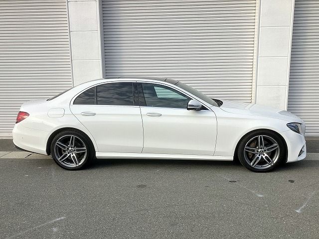 MERCEDES BENZ E class sedan