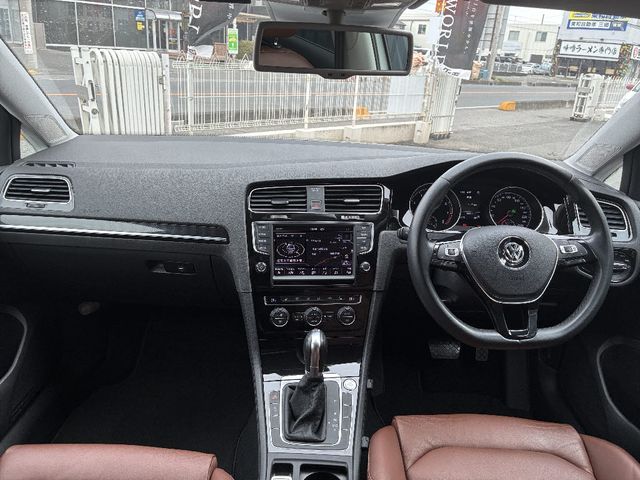 VOLKSWAGEN GOLF