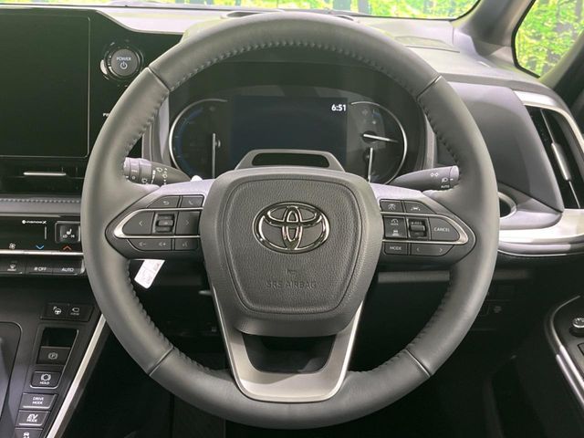 VOXY HYBRID