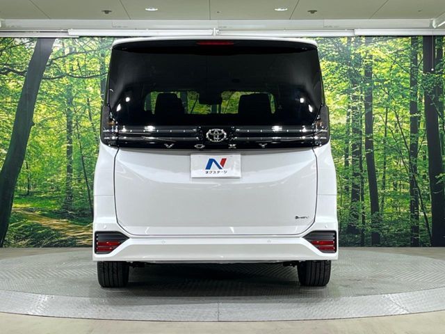 VOXY HYBRID