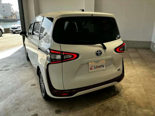 SIENTA HYBRID