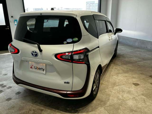 SIENTA HYBRID