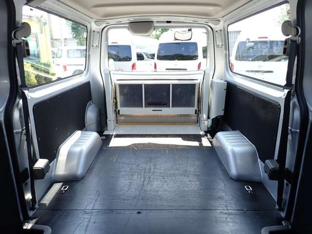 NV350 CARAVAN 4WD