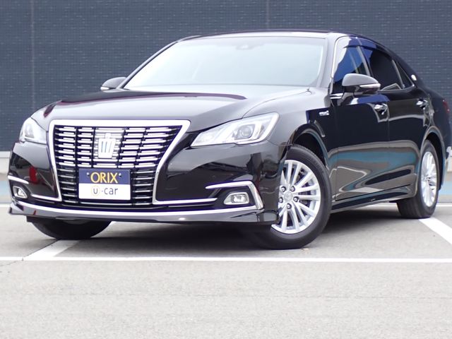 CROWN sedan hybrid