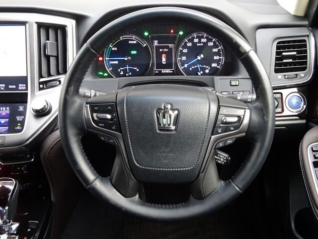 CROWN sedan hybrid