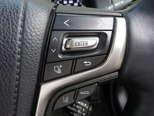 CROWN sedan hybrid
