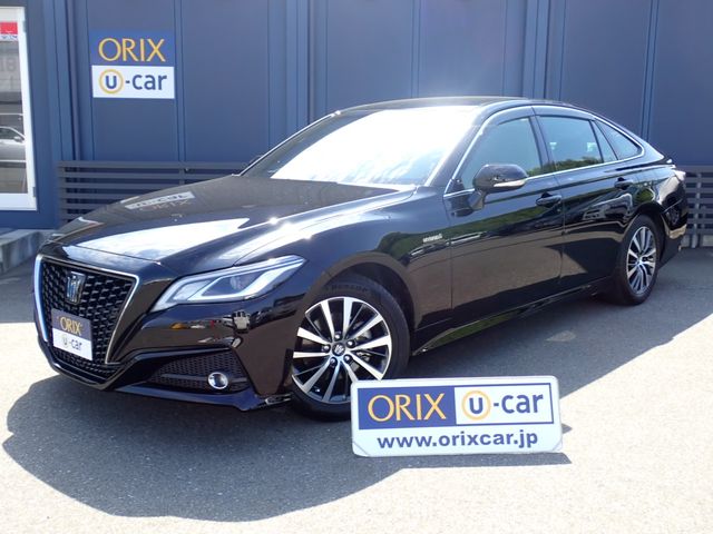 CROWN sedan hybrid