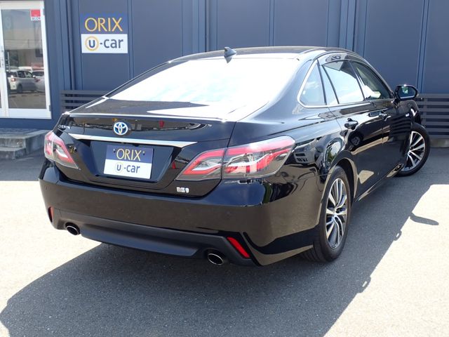 CROWN sedan hybrid