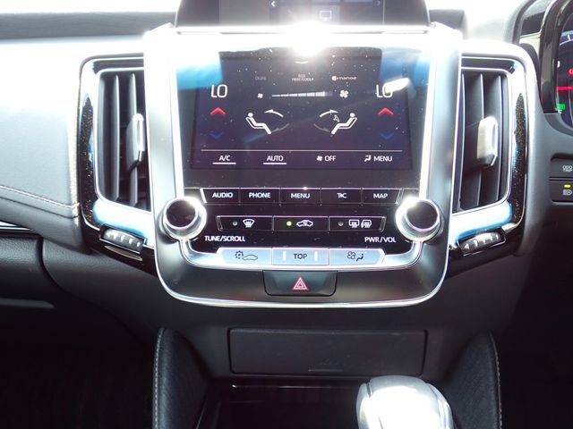 CROWN sedan hybrid