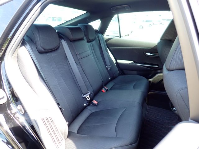 CROWN sedan hybrid