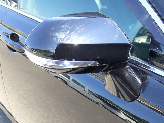 CROWN sedan hybrid