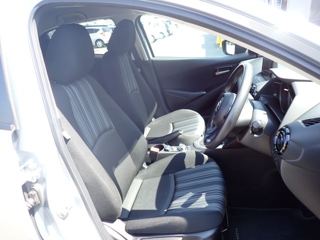 MAZDA2