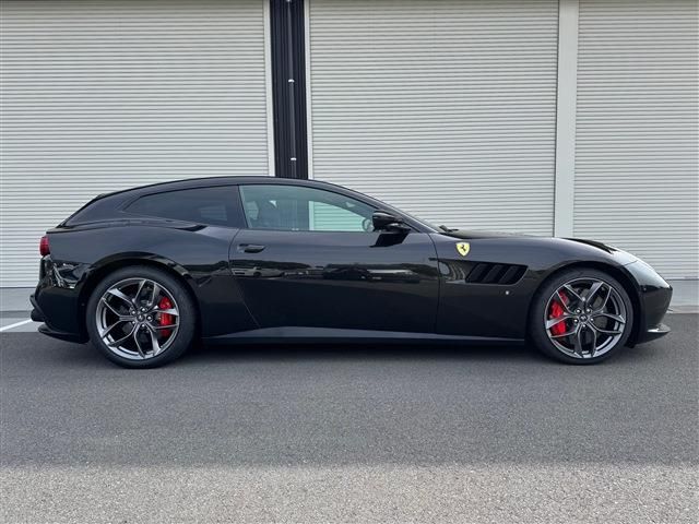 FERRARI GTC4 LUSSO T
