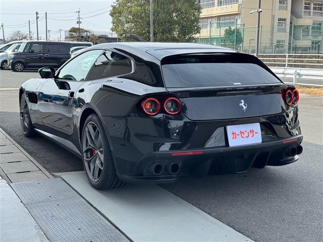 FERRARI GTC4 LUSSO T
