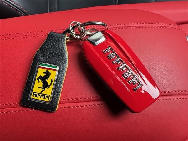 FERRARI GTC4 LUSSO T