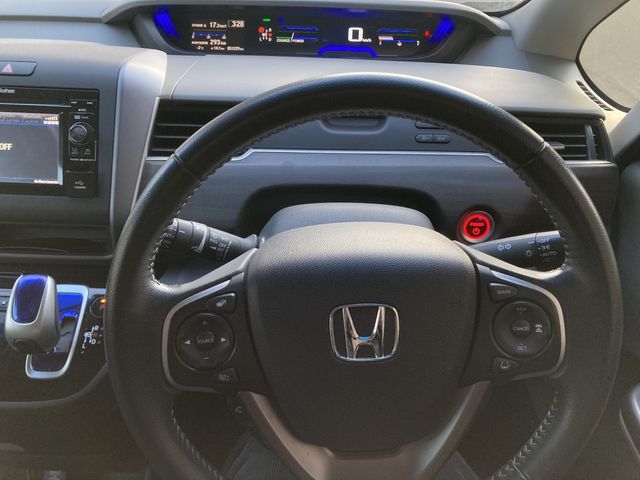 FREED plus HYBRID 4WD