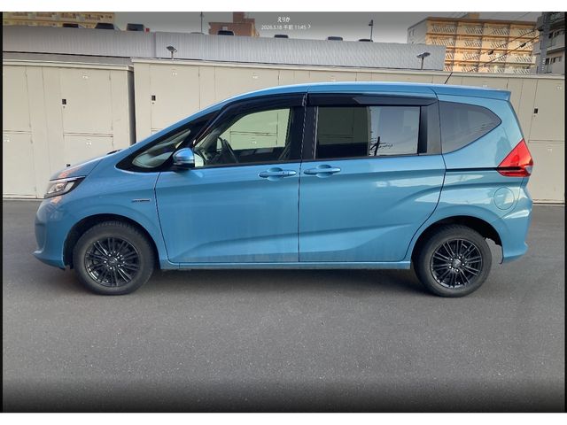 FREED plus HYBRID 4WD