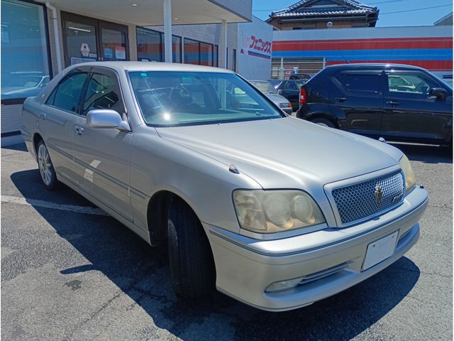 CROWN sedan