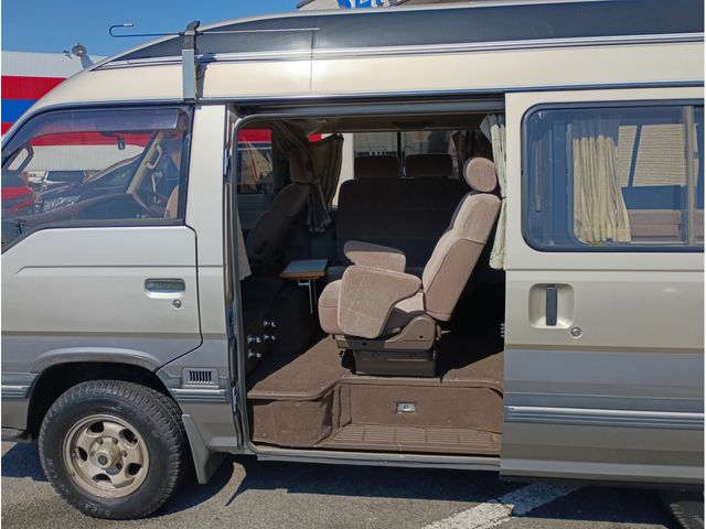 CARAVAN van 4WD