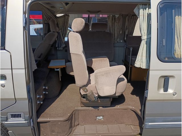 CARAVAN van 4WD