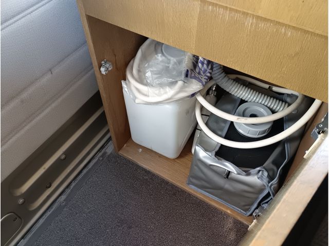 CARAVAN van 4WD