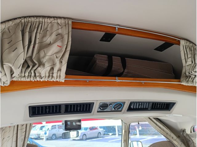 CARAVAN van 4WD