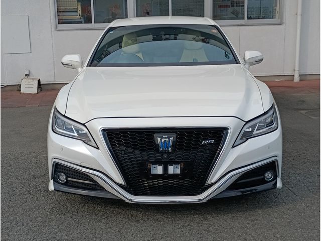CROWN sedan hybrid