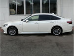 CROWN sedan hybrid