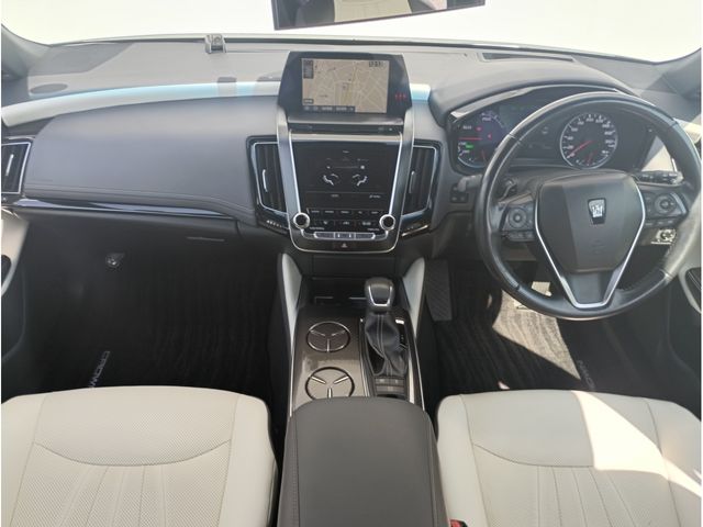 CROWN sedan hybrid