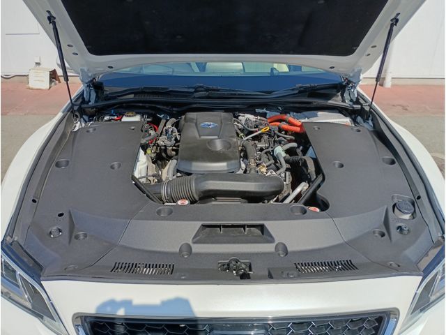 CROWN sedan hybrid