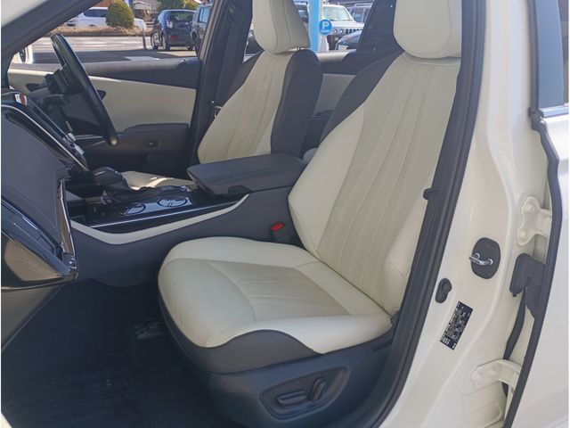 CROWN sedan hybrid