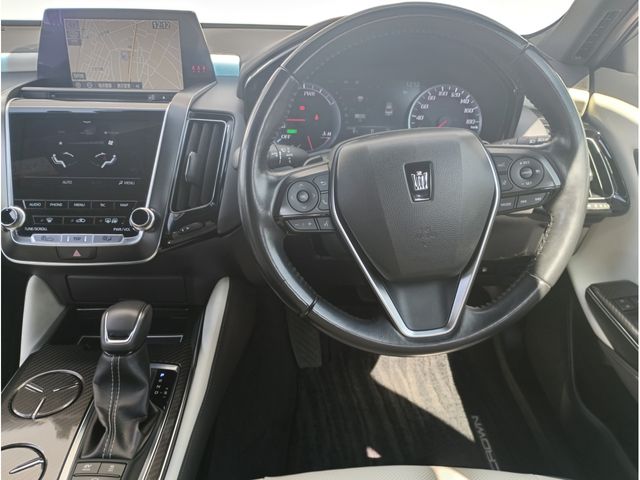 CROWN sedan hybrid
