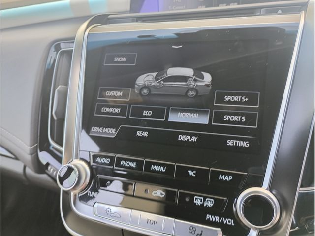 CROWN sedan hybrid