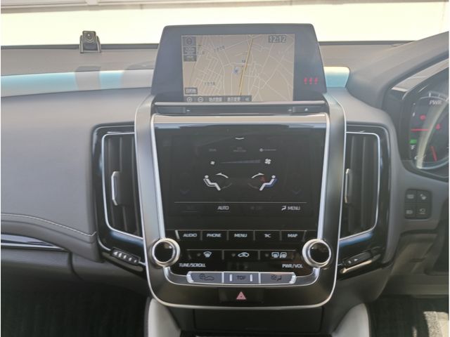 CROWN sedan hybrid