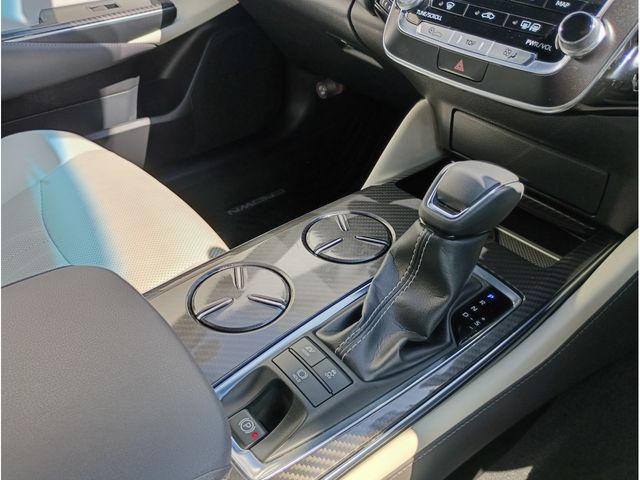 CROWN sedan hybrid