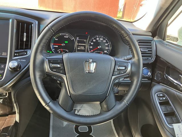CROWN sedan hybrid