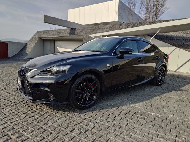 LEXUS IS300h