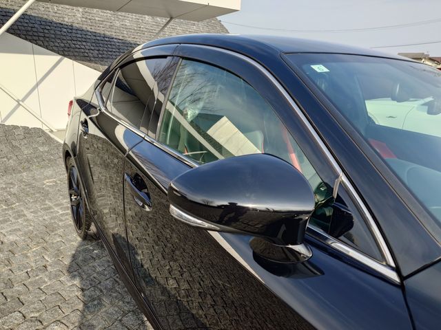 LEXUS IS300h