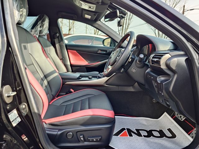 LEXUS IS300h